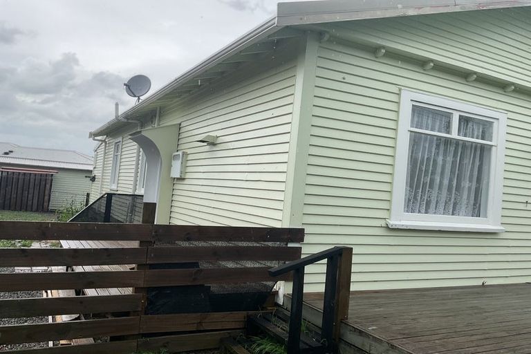 Photo of property in 1 Colonel Place, Featherston, 5710