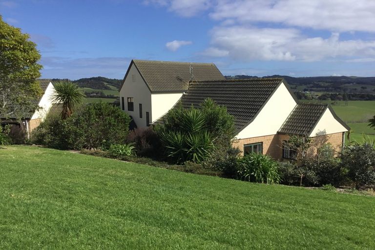 Photo of property in 915 Old North Road, Waimauku, 0882