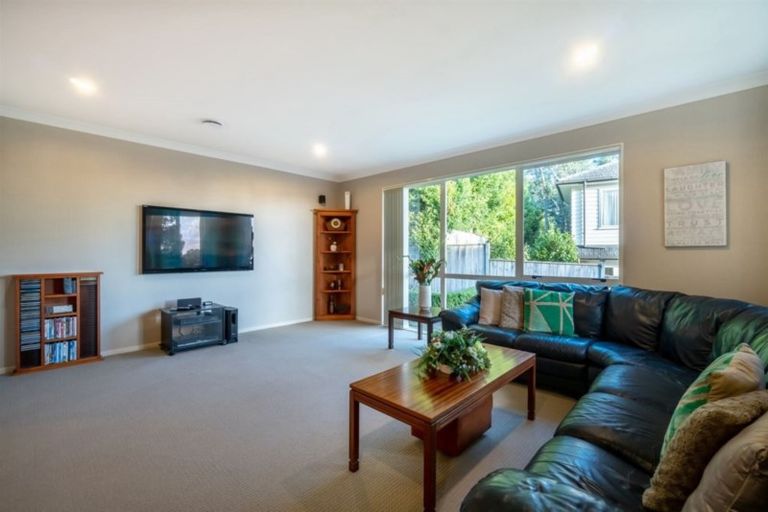 Photo of property in 14 Bur Oak Terrace, Schnapper Rock, Auckland, 0632