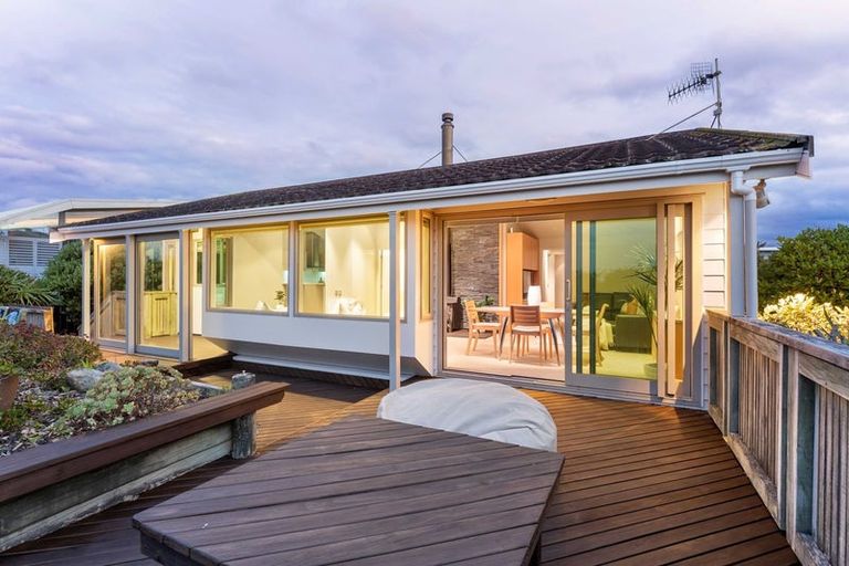 Photo of property in 93 Field Way, Waikanae Beach, Waikanae, 5036