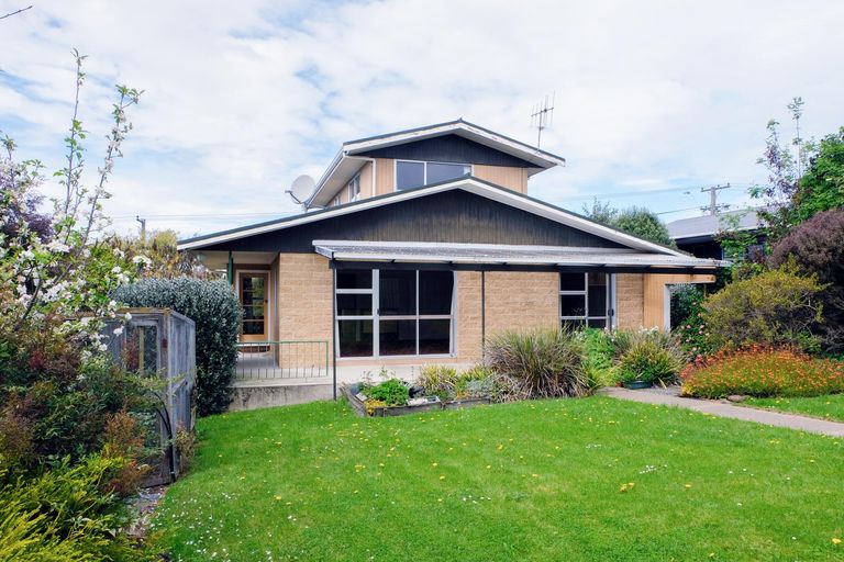 Photo of property in 22 Awamoa Road, Holmes Hill, Oamaru, 9401