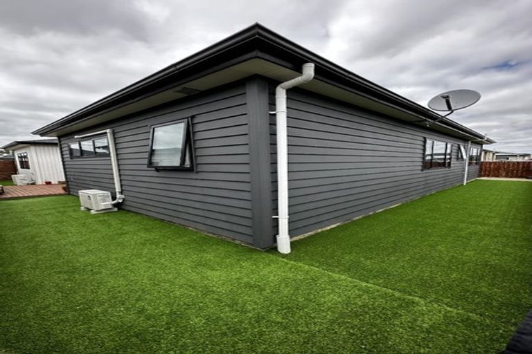 Photo of property in 26 Koroheke Road, Takanini, 2110