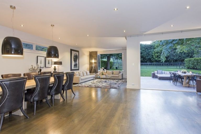 Photo of property in 39 Maungakiekie Avenue, Greenlane, Auckland, 1051