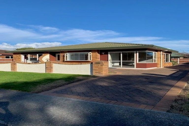 Photo of property in 24-26 Oriwa Street, Waikanae, 5036