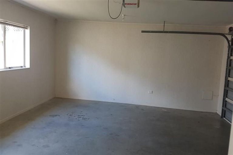 Photo of property in 2 Birchlea Rise, Goodwood Heights, Auckland, 2105