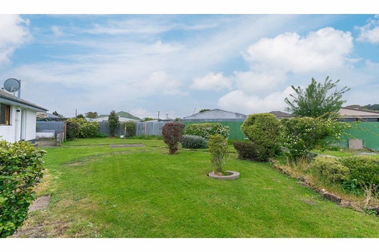Photo of property in 17 Quebec Place, Wainoni, Christchurch, 8061