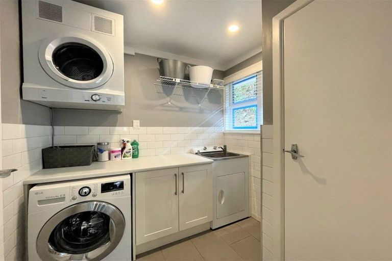 Photo of property in 59 Winston Street, Crofton Downs, Wellington, 6035