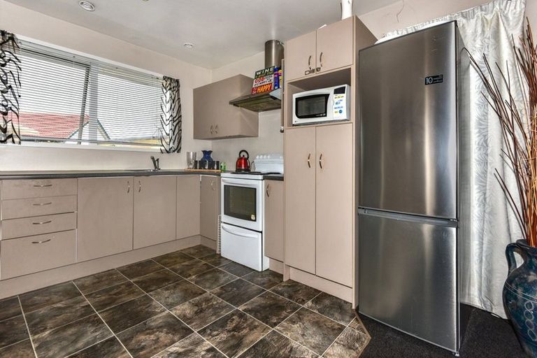 Photo of property in 2/27 Kawau Crescent, Bromley, Christchurch, 8062