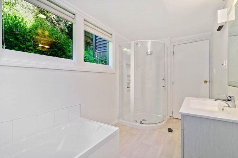 Photo of property in 35 Spencer Road, Lake Tarawera, Rotorua, 3076