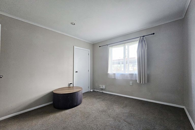 Photo of property in 24 Sutton Crescent, Papakura, 2110