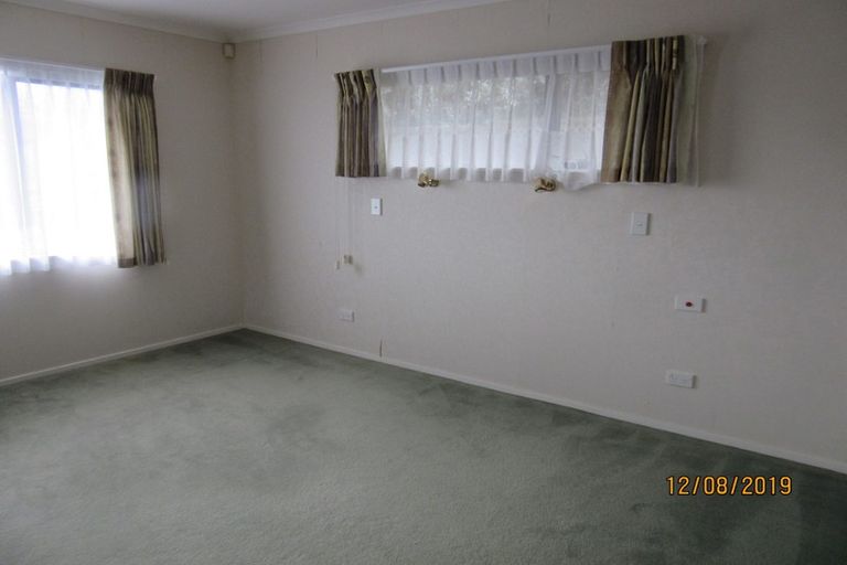 Photo of property in 56 Ribbonwood Crescent, Goodwood Heights, Auckland, 2105