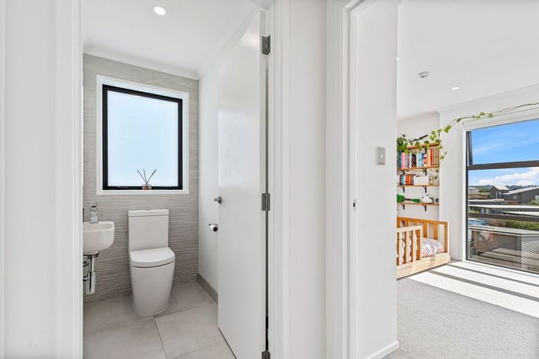 Photo of property in 16 Raranga Lane, Hobsonville, Auckland, 0616