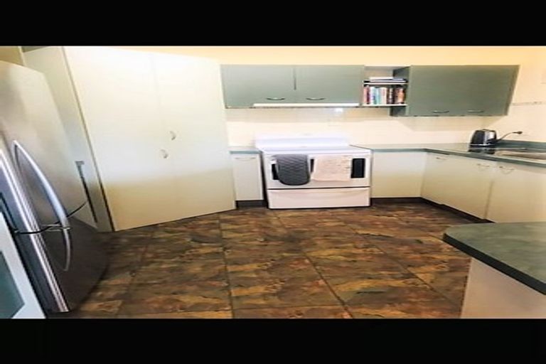 Photo of property in 370 Tararua Road, Levin, 5571