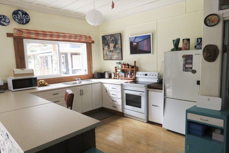 Photo of property in 25 Andersen Street, Blacks Point, Reefton, 7830