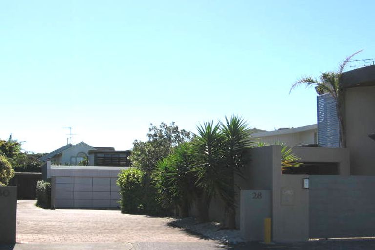 Photo of property in 28 Tiri Road, Milford, Auckland, 0620