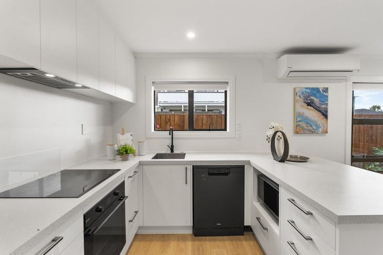 Photo of property in 1/16 Riverside Road, Orewa, 0931