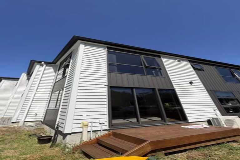 Photo of property in 89a Cascades Road, Pakuranga Heights, Auckland, 2010