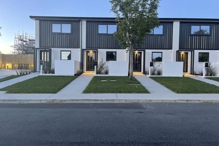 Photo of property in 1b Hamurana Place, Te Atatu Peninsula, Auckland, 0610