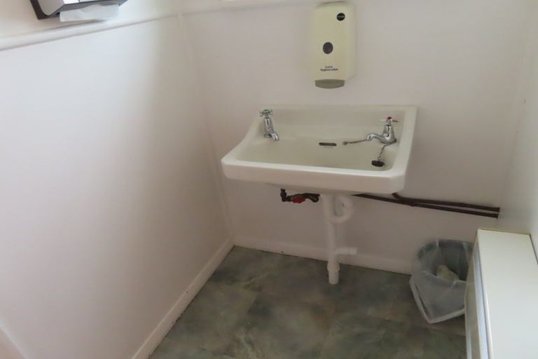 Photo of property in 58 Mclean Street, Woodville, 4920