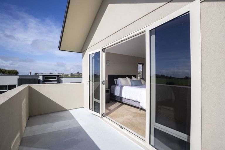 Photo of property in 10 Sampson Avenue, Waiwhakaiho, New Plymouth, 4312