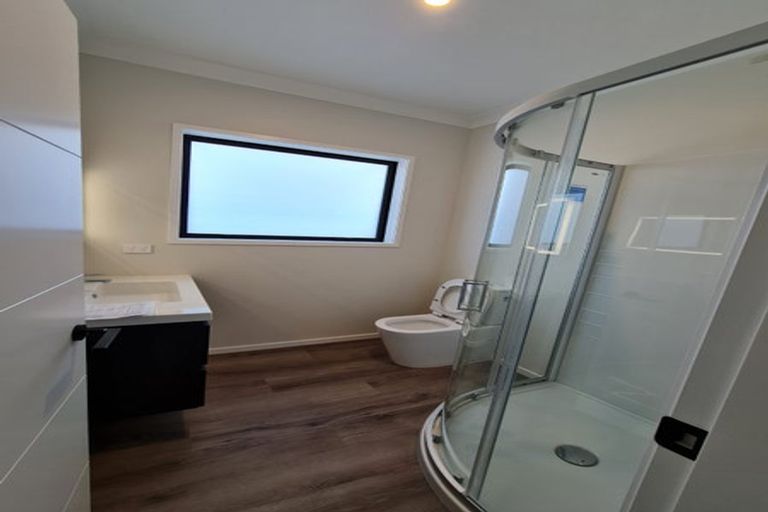 Photo of property in Queen Charlotte Drive, Aotea, Porirua, 5024