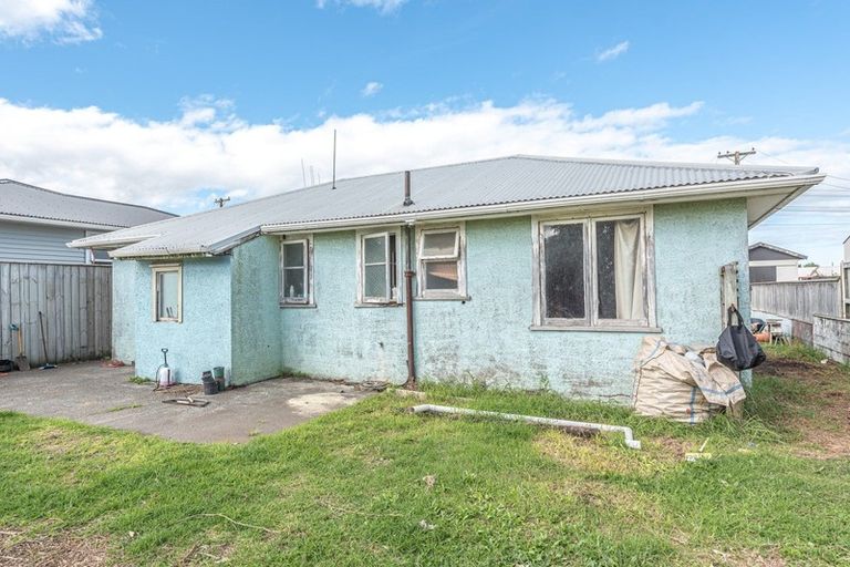 Photo of property in 5 Raupo Street, Castlecliff, Whanganui, 4501