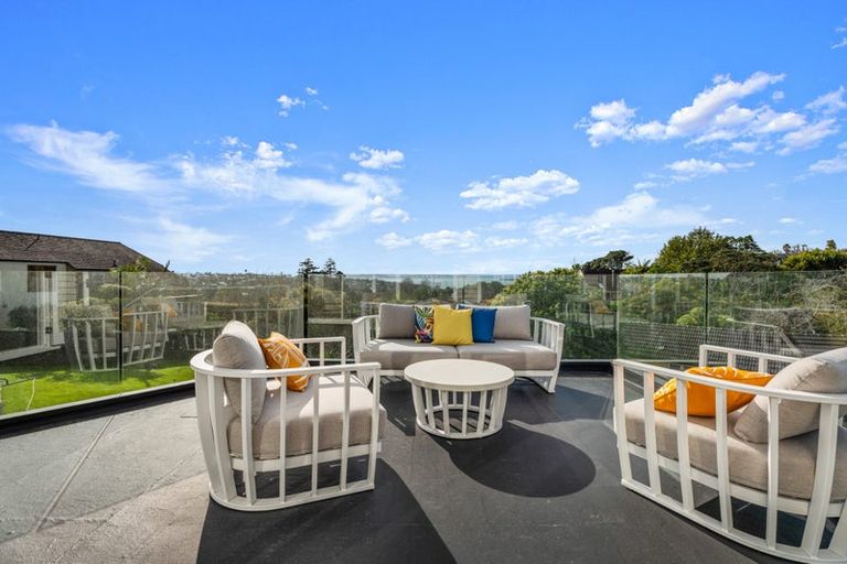 Photo of property in 90 Sandspit Road, Shelly Park, Auckland, 2014