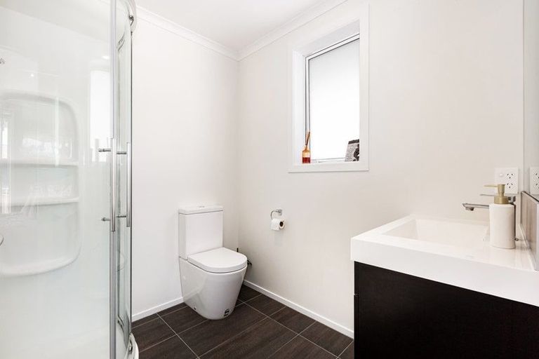 Photo of property in 9 Wairau Lane, Aotea, Porirua, 5024