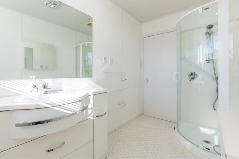 Photo of property in 1420 Whangaparaoa Road, Army Bay, Whangaparaoa, 0930