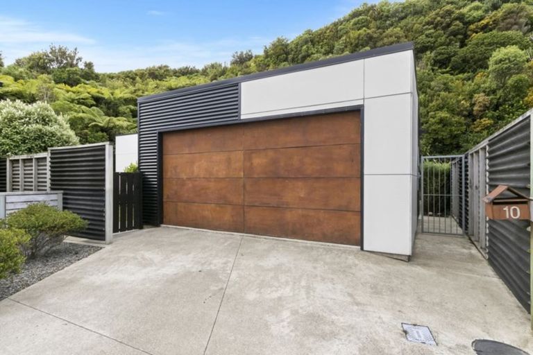 Photo of property in 10 Otonga Heights, Maungaraki, Lower Hutt, 5010