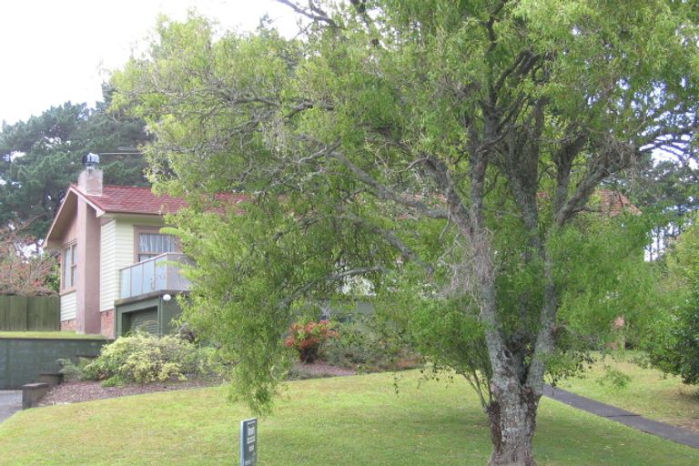 Photo of property in 15 Paragon Avenue, Beach Haven, Auckland, 0626