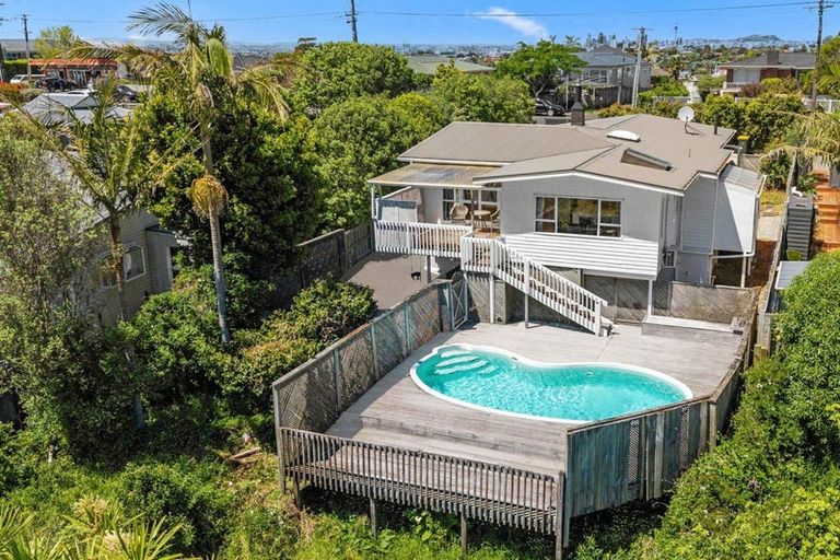 Photo of property in 108 Coronation Road, Hillcrest, Auckland, 0627
