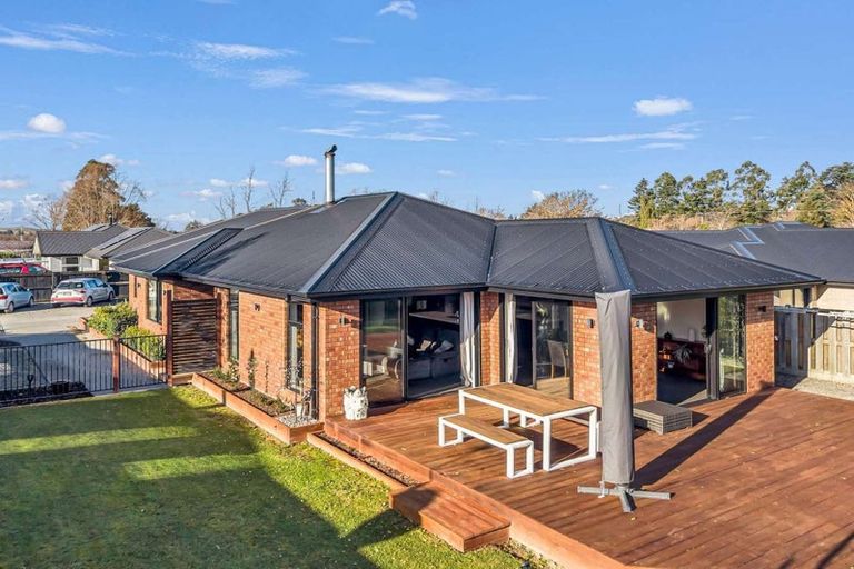 Photo of property in 8 Stonebridge Lane, Oxford, 7430