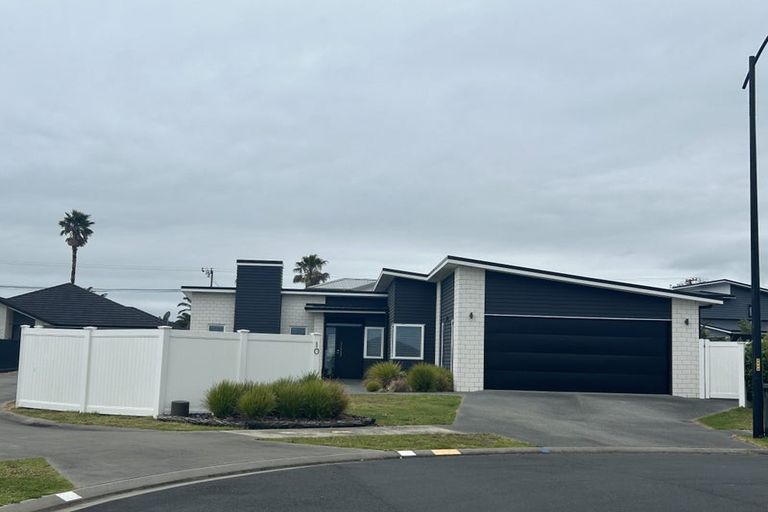 Photo of property in 10 Puroto Place, One Tree Point, 0118