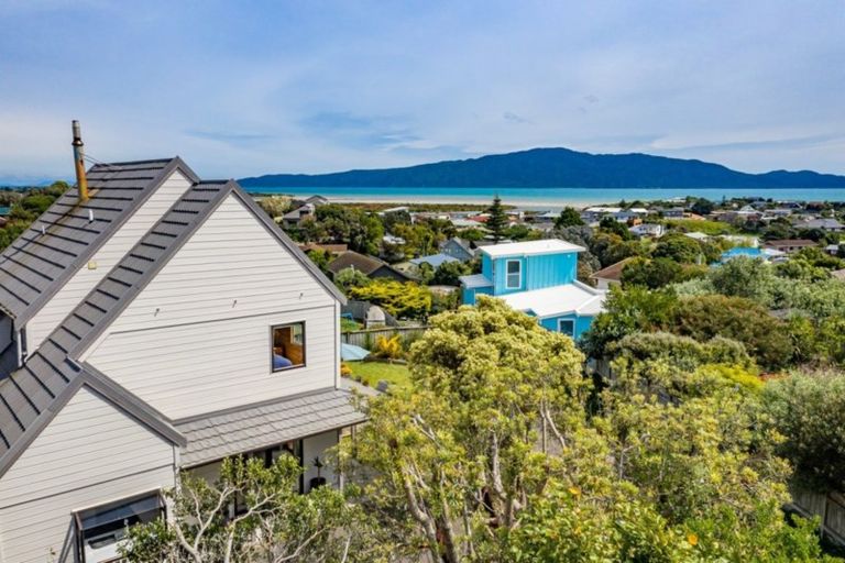 Photo of property in 13 Pine Ridge Terrace, Waikanae Beach, Waikanae, 5036