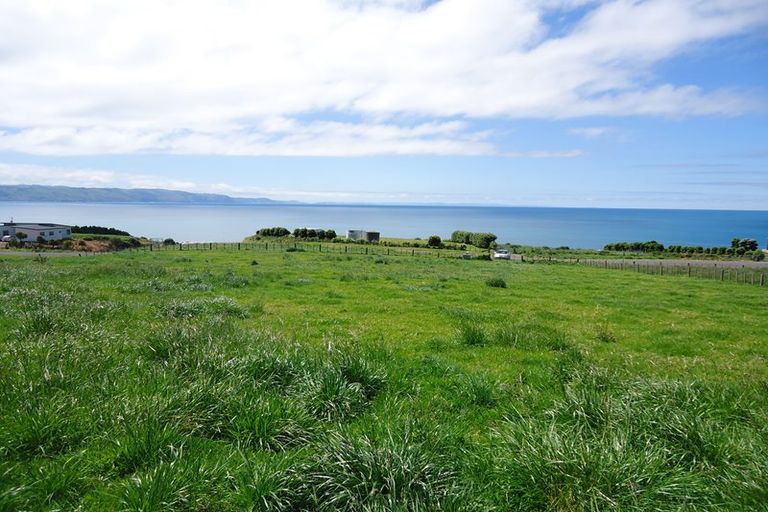 Photo of property in 32 Avon Drive, Mahia, 4198