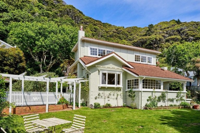 Photo of property in 339 Muritai Road, Eastbourne, Lower Hutt, 5013