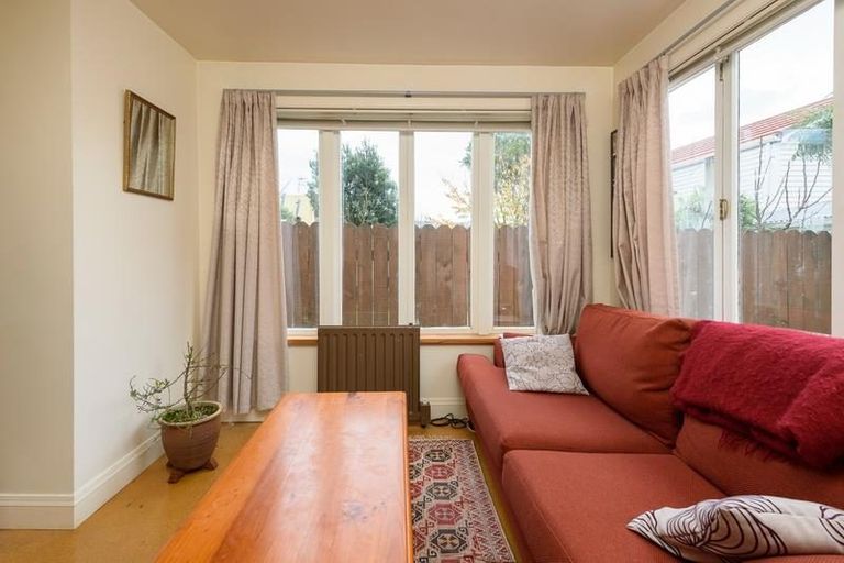 Photo of property in 39 Queen Street, Mount Victoria, Wellington, 6011