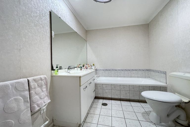 Photo of property in 41 Fernbrook Close, Burswood, Auckland, 2013