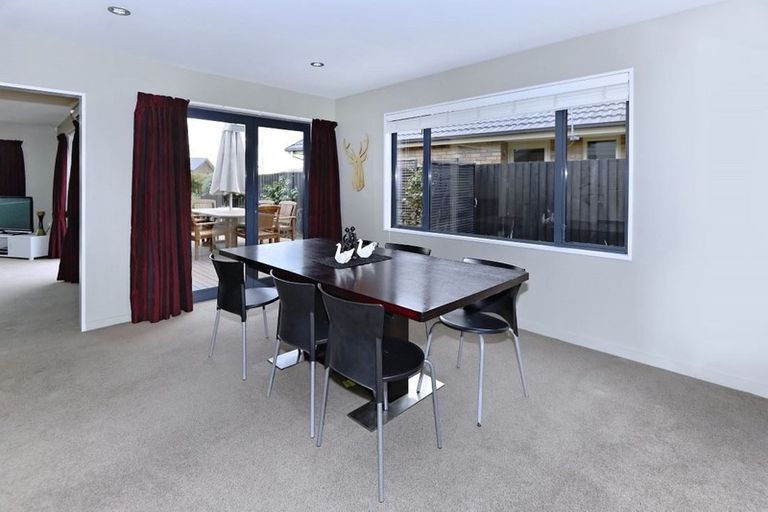 Photo of property in 3 Woodhaven Place, Parklands, Christchurch, 8083