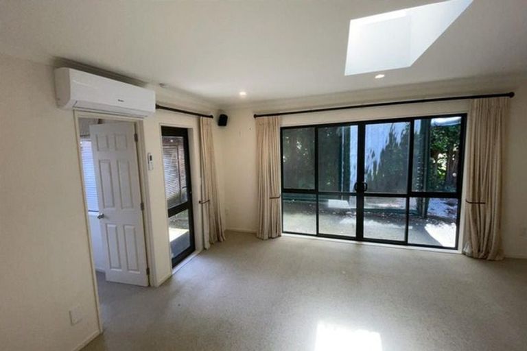 Photo of property in 2/16 Roberts Road, Glenfield, Auckland, 0629