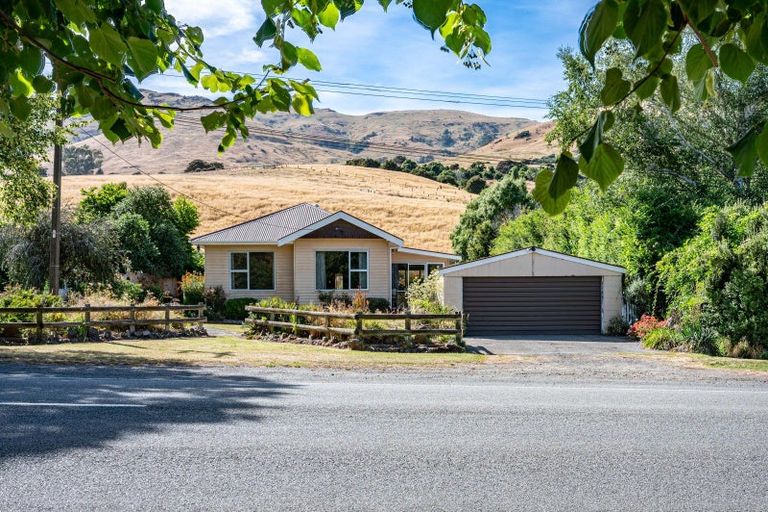 Photo of property in 4512 Christchurch Akaroa Road, Little River, 7591