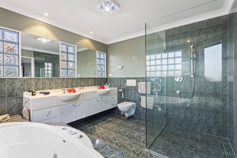 Photo of property in 14 The Parade, Bucklands Beach, Auckland, 2012