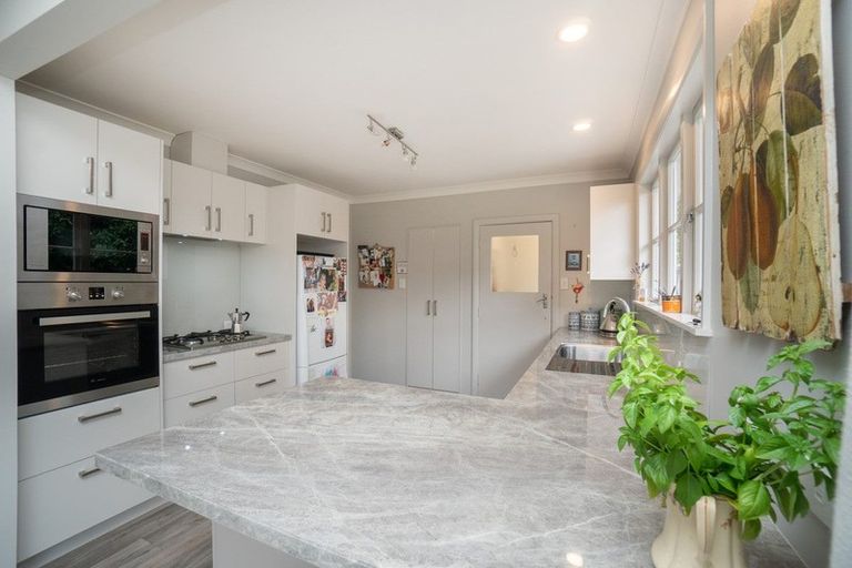 Photo of property in 4 Brett Place, Takaro, Palmerston North, 4412