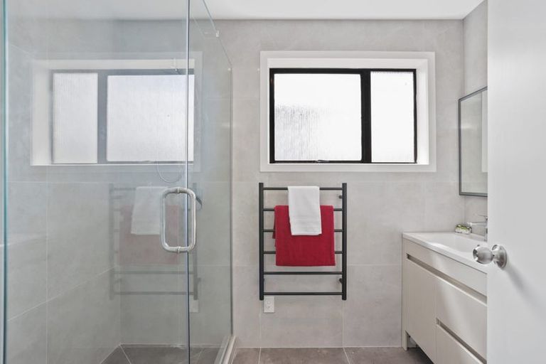 Photo of property in 2/1 Wattle Street, New Lynn, Auckland, 0600