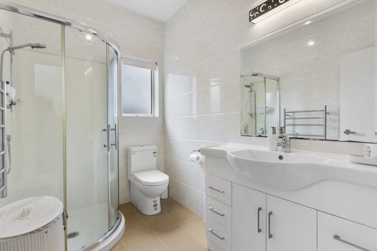 Photo of property in 76 Kaipatiki Road, Glenfield, Auckland, 0629