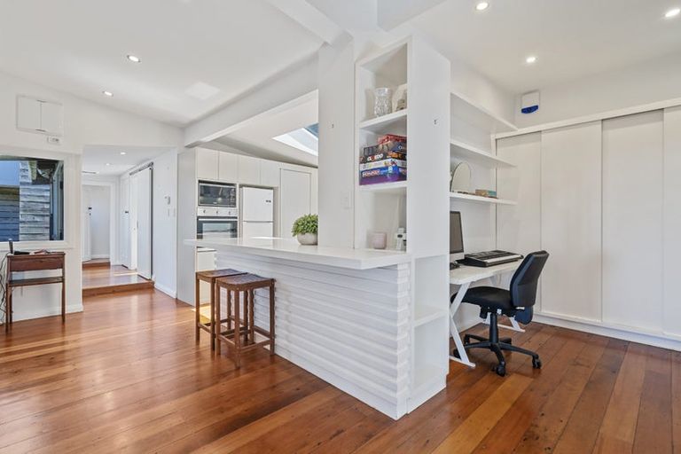 Photo of property in 72 Owhiro Bay Parade, Owhiro Bay, Wellington, 6023