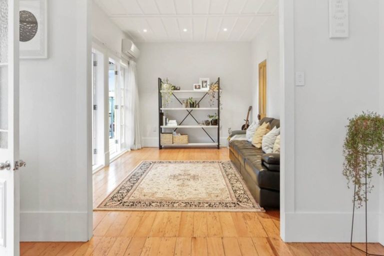 Photo of property in 29 Taupaki Road, Taupaki, Henderson, 0782