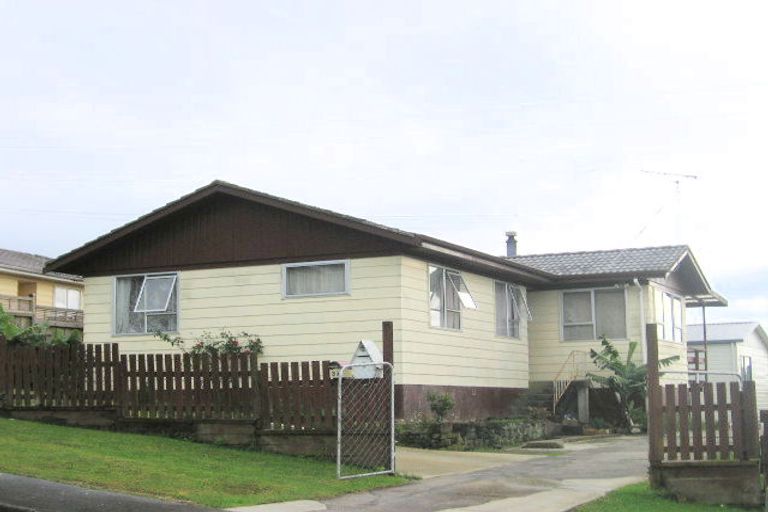 Photo of property in 3 Doone Place, Massey, Auckland, 0614