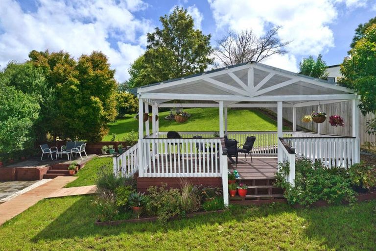 Photo of property in 22 Fernleigh Avenue, Waiuku, 2123